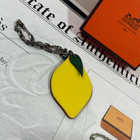 Authentic HERMES lemon keychain with box and certificate - Picture 3 of 8